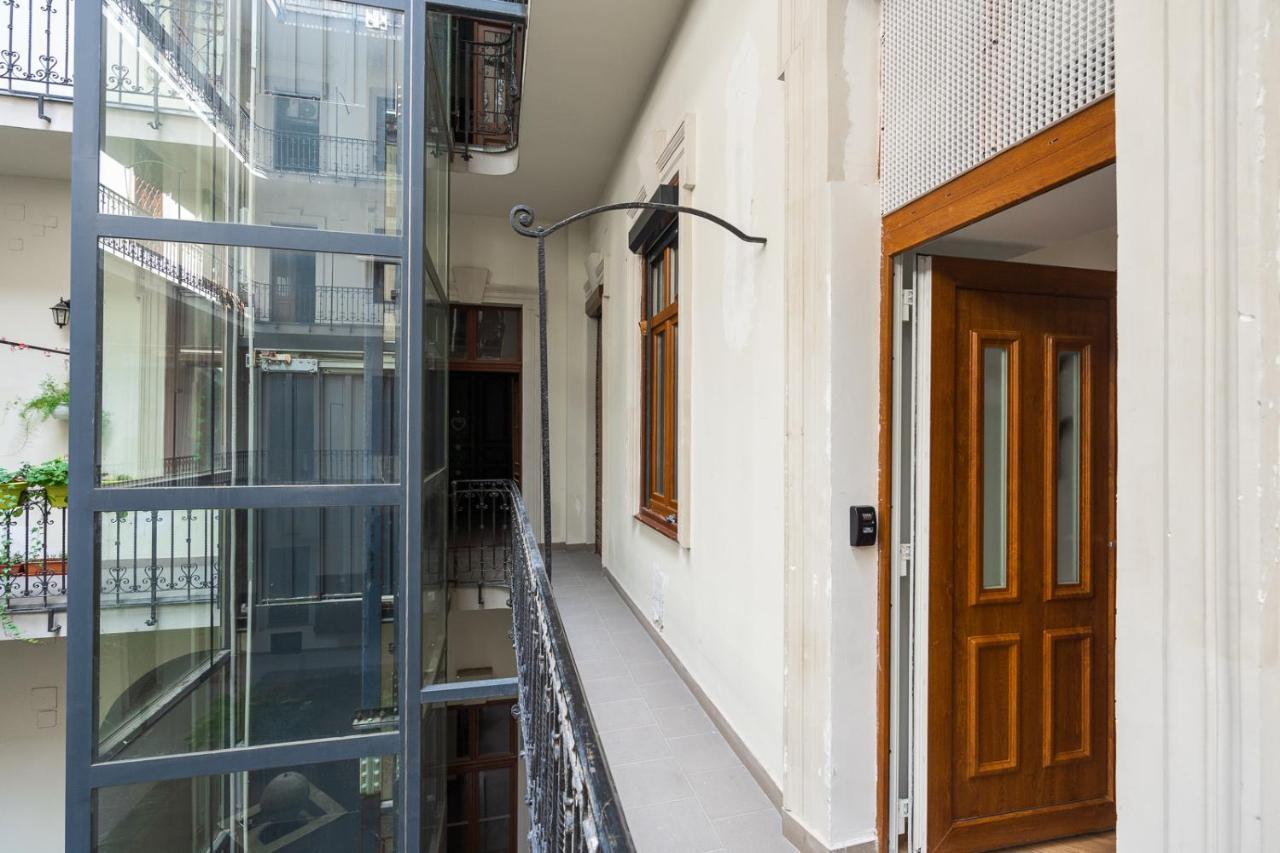 Luxury Peaceful Apartment By The St Stephen'S Basilica Budapest Exterior foto